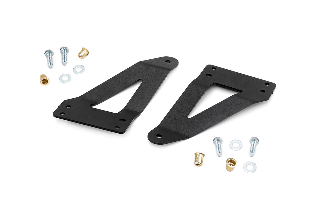 A 20-inch light bar in a Jeep Wrangler grille mount bracket, the Jeep Wrangler grille mount this article covers.